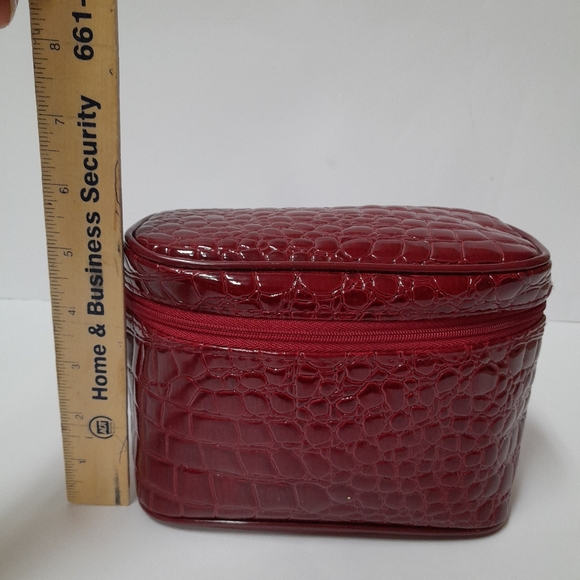 Overnight Cosmetic Travel Case  Size:OS  Unknown - Picture 2 of 8